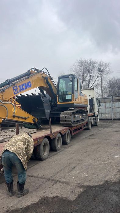 Гусеничный экскаватор