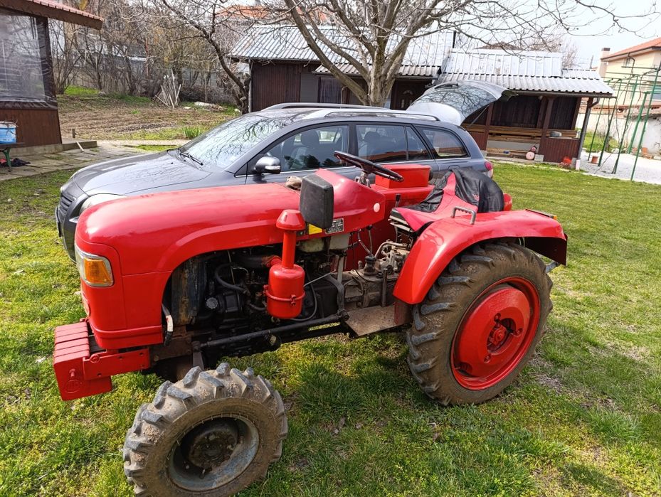 Продавам трактор