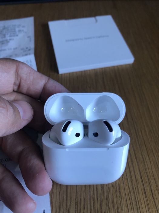 Продавам Airpods 4 ANC