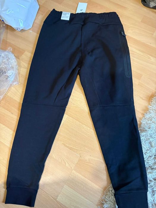 pantaloni nike model 2026