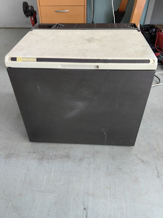 Хладилна ракла Electrolux 220/ 12 газ