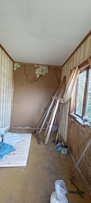 Дворно място с постройка