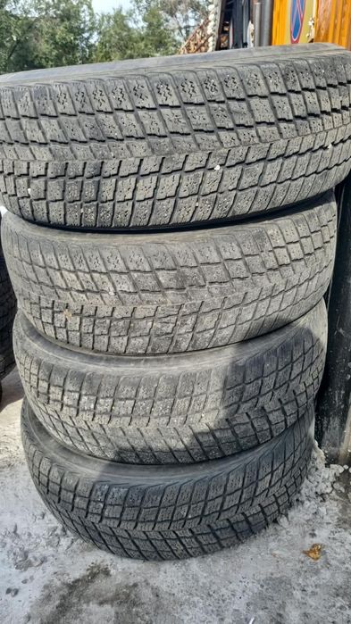 Зимнии шины 235/65/R17