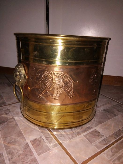 Frapiera din alama masiva cu elefanti