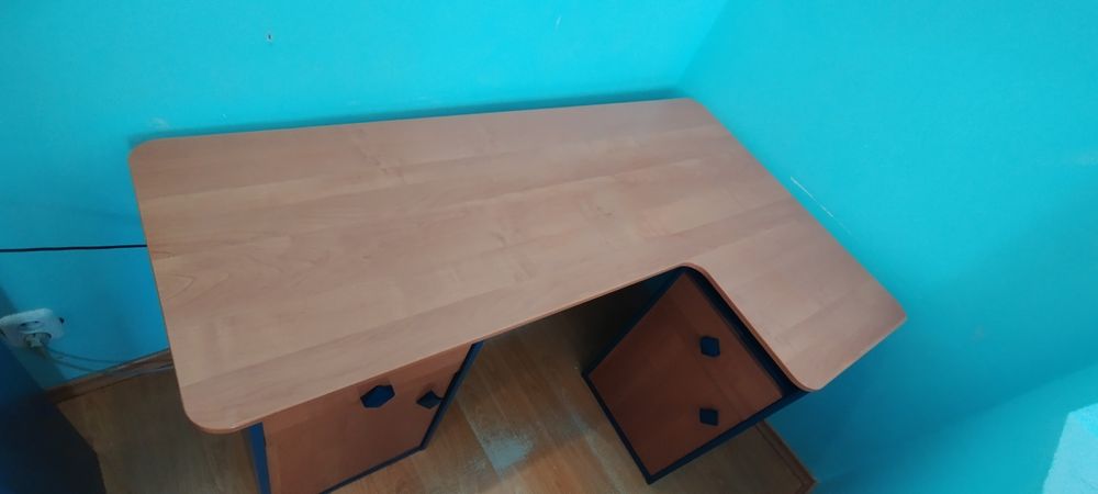 Продам письменный стол -компьтерный