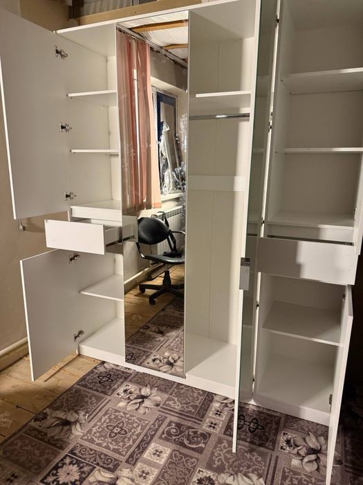 Почти новый спальный гарнитур