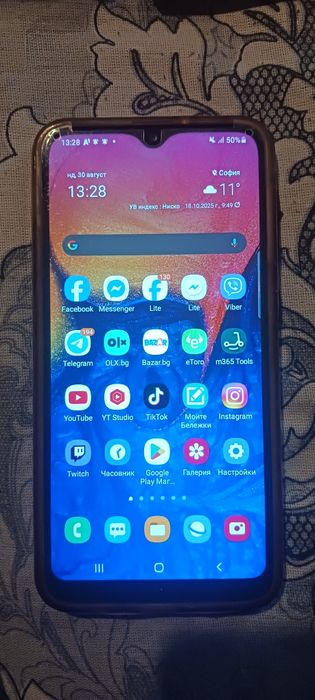 Samsung a10 пълен комплект + кутия и книжки