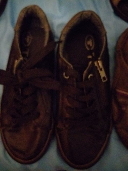 Vănd adidași mărimi diferite .