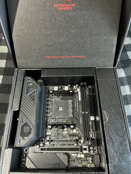 Placa de baza AM4 Asus X570 ROG Crosshair VIII Impact - In Garantie