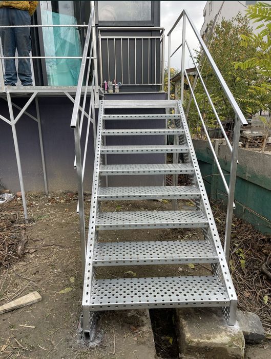Scări Metalice Zincate – Super Rezistente!
