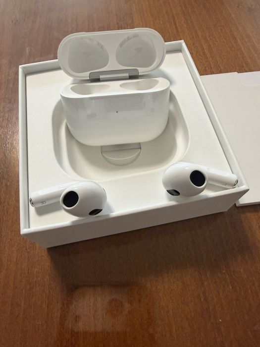 Оригинални Apple AirPods 3 (3rd Gen)