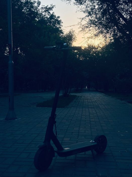 Электро самокат на ходу