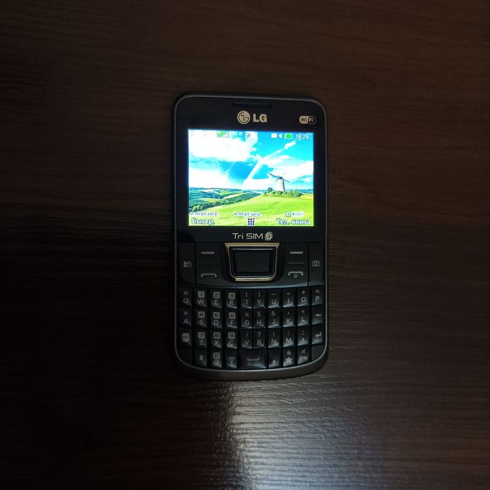 Кнопочный LG C333