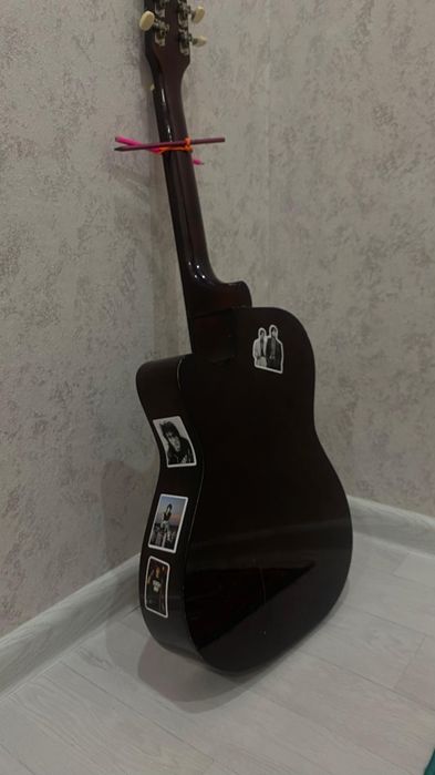 Продам гитару 10000