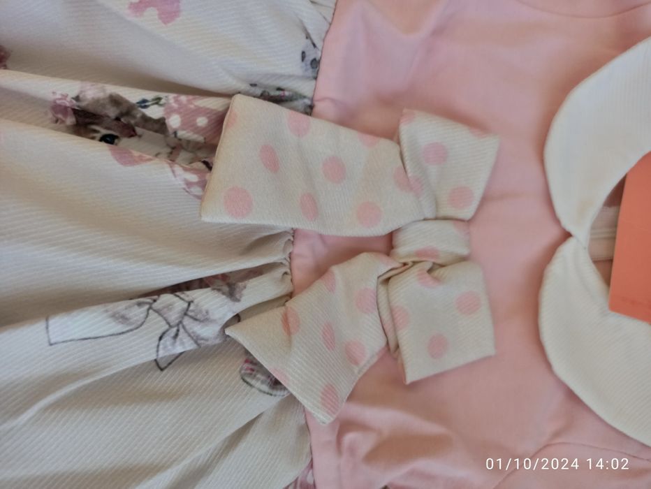 Нова рокля за момиче с етикет