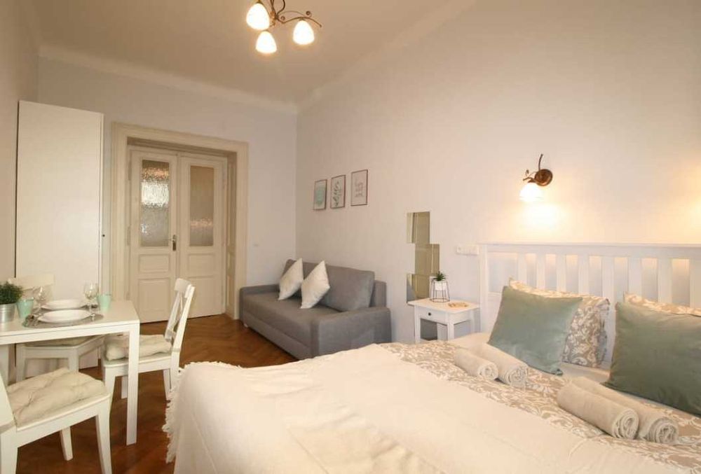 Дава се под наем Двустаен апартамент в Пловдив, Кършияка - 59 кв.м за 239.7 € - Снимка #1