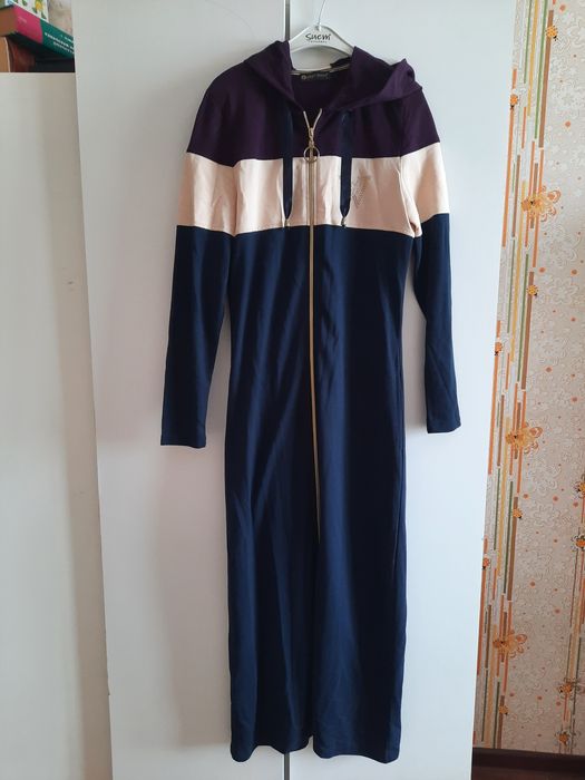 Платья с капюшоном