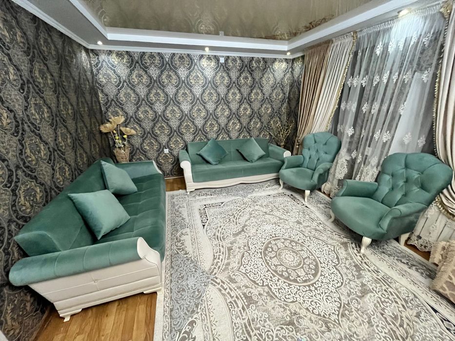 Мягкая мебель для гостиной: 2 дивана и 2 кресла, раскладной