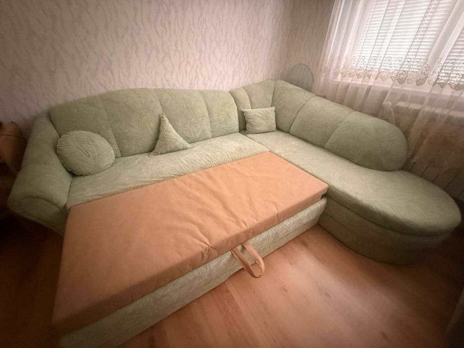 Продавам ъглов диван
