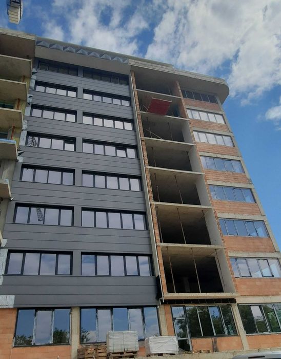 Бизнес помещение офис под наем дългосрочно