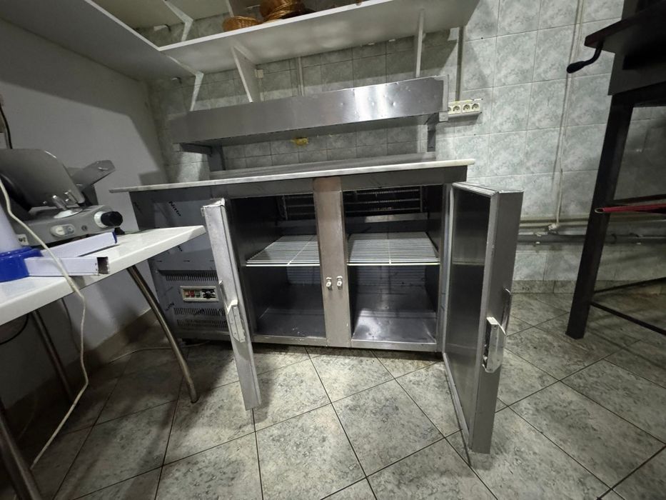 Masa rece pt pizza in doua usi cu salatiera incorporata
