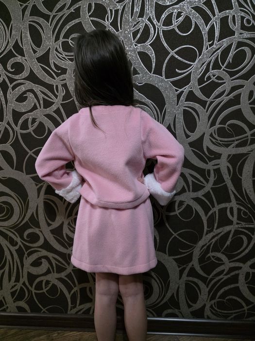 Продам костюм для девочки