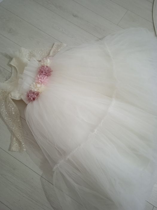 Продам платье для девочки