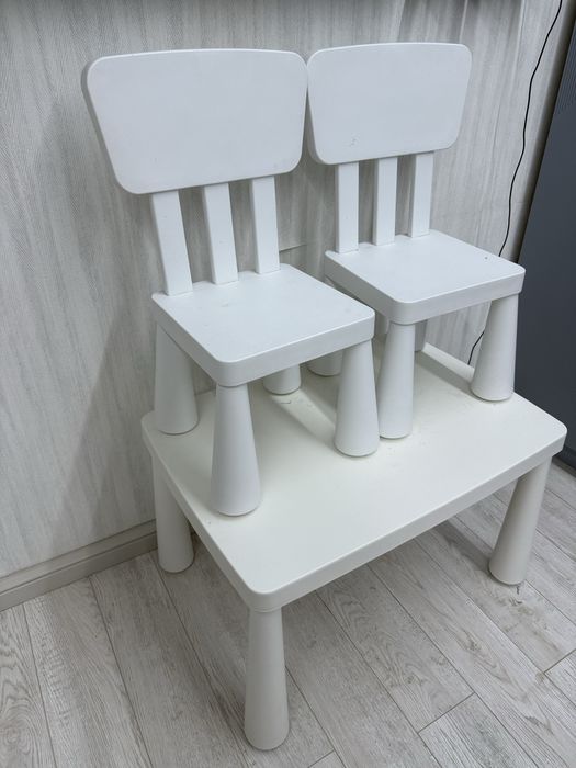 Детский стол со стульями