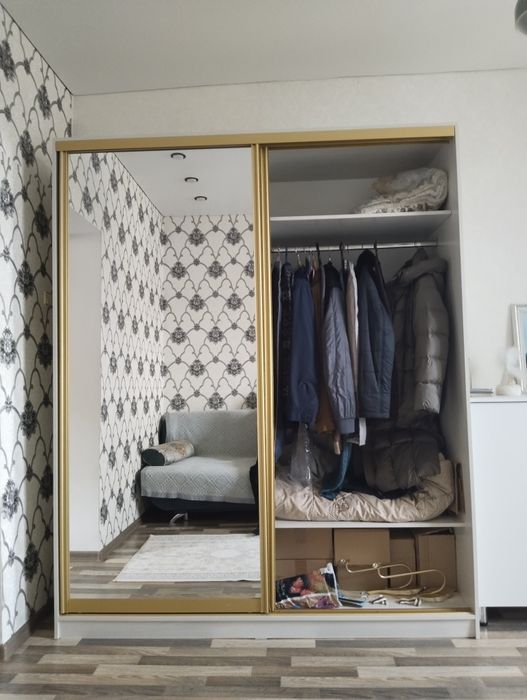 Шкаф купейный почти новая