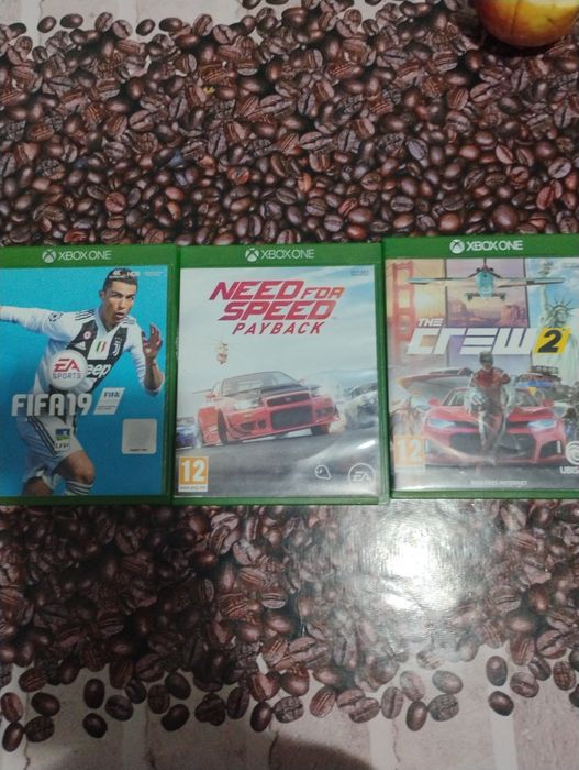 Vând 3 jocuri Xbox one need for Speed playback,the crew2,FIFA 19 , 100 lei un joc
