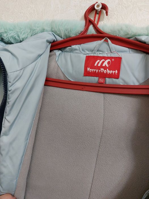 Продаётся зимняя куртка на девочку