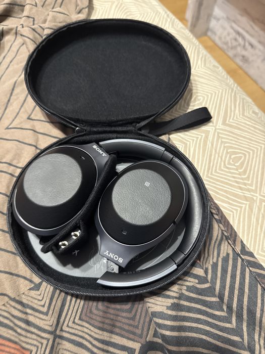 Безочки слушалки Sony WH-1000XM3
