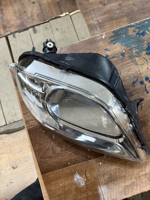 Фара ларгус правая