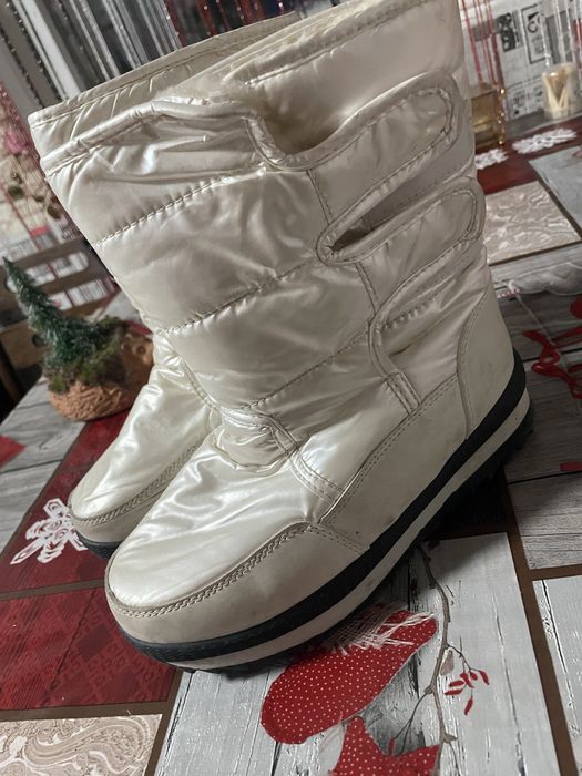 Продам обувь на девочку зимние теплые