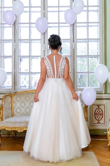 Vand rochie de mireasa, marca Darfil, culoare ivoire.