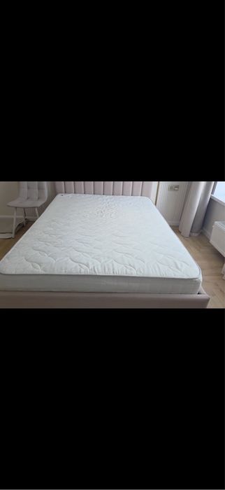 Продам двкхспальный кровать 1.60