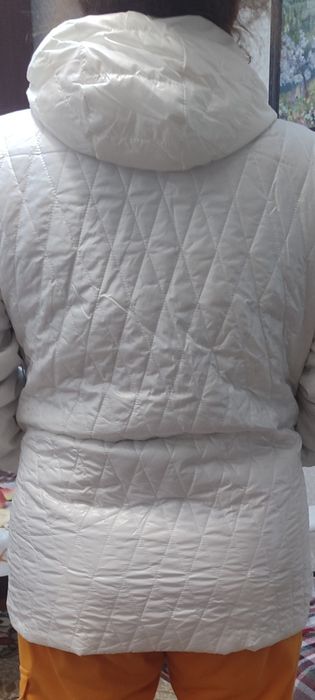Продам куртки белые