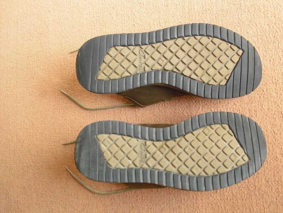 Водоустойчиви обувки Clarks.