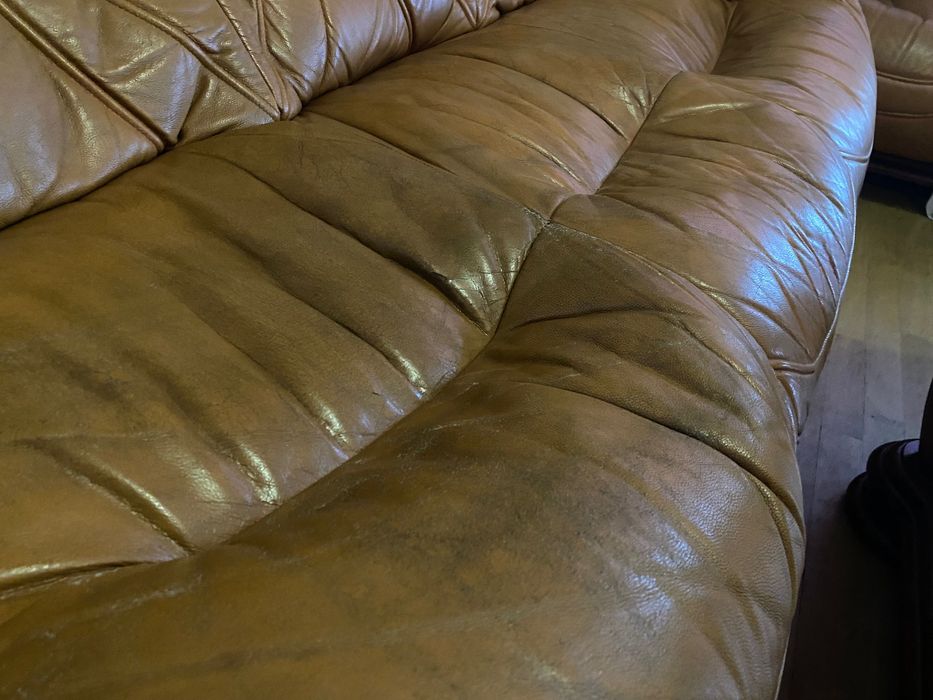 Холна гарнитура със секция и маса