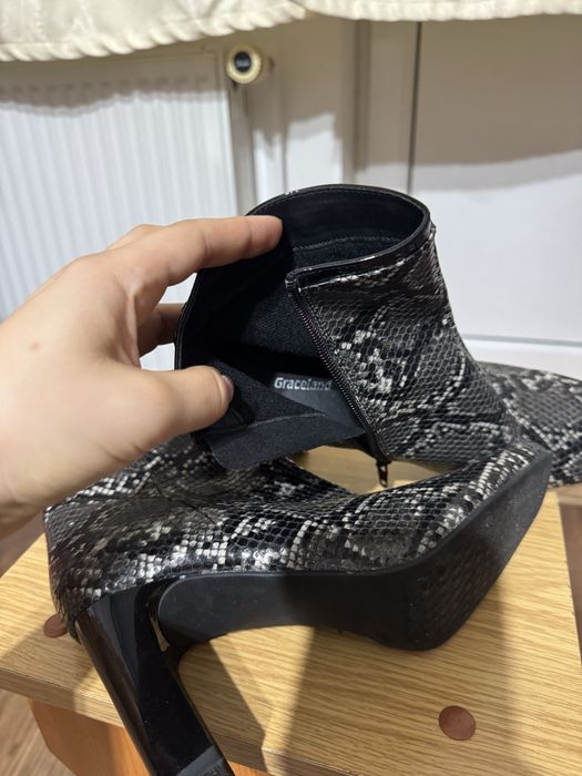 Cizme cu toc de la Deichmann