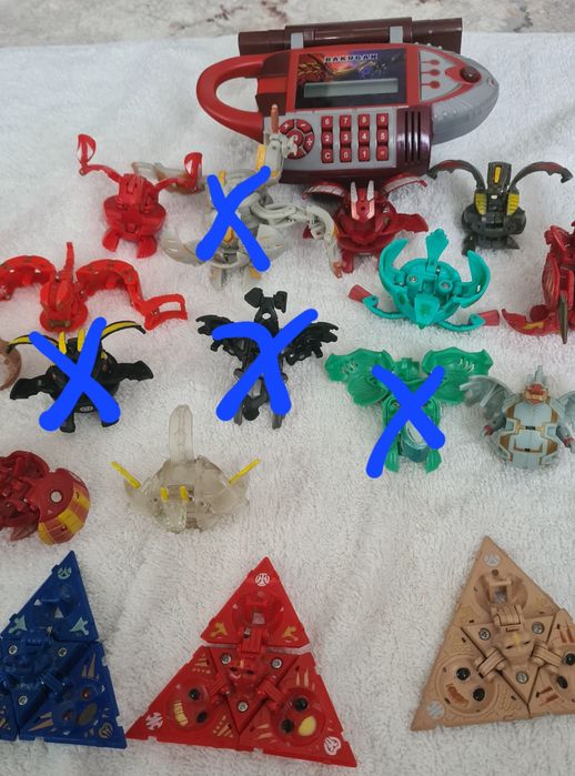 Бакуган играчки и карти