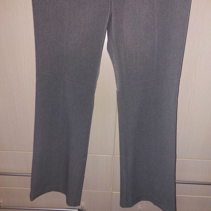 Pantaloni noi evazati măr.36