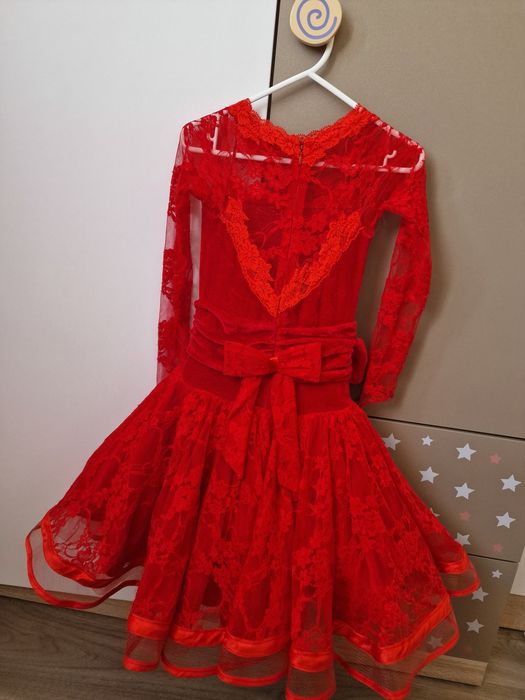 Детска рокля за спортни танци или друг официален повод- 4- 5 години