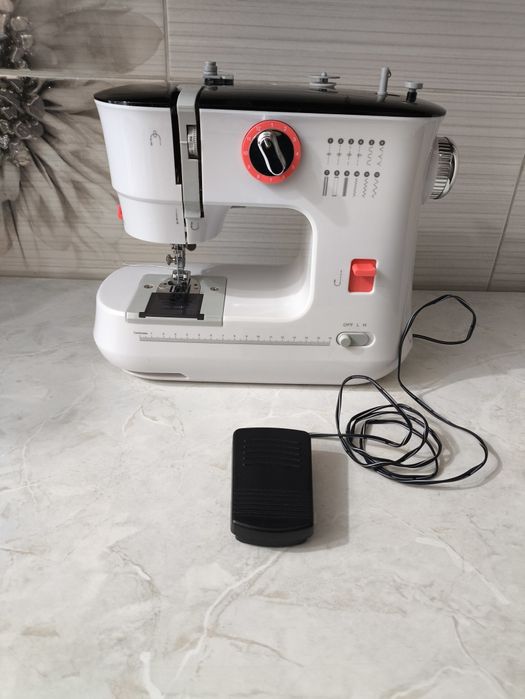 Машинка швейная электрическая
