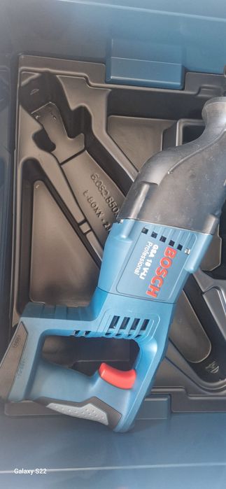 Bosch ferestrău sabie pe acumulator
