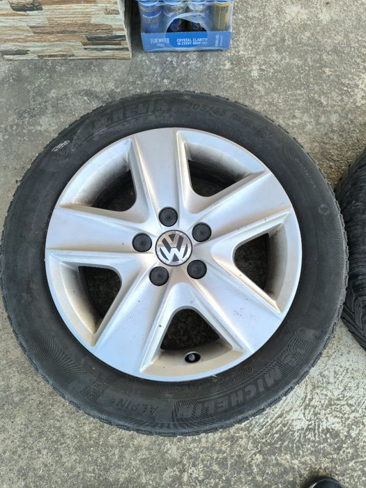 Джанти с тасове 16r 6.5j et 50 и 4 гуми към тях