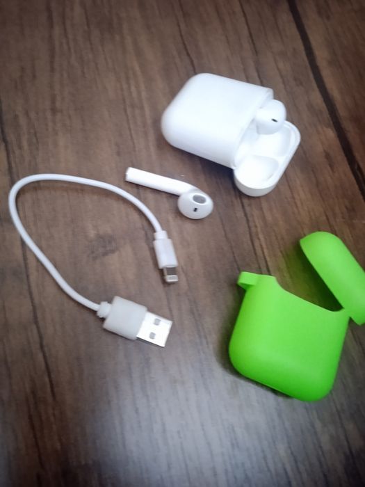Airpods i15 zaryadka va chexoli bilan
