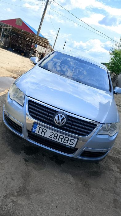 Vând Volkswagen Passat B6