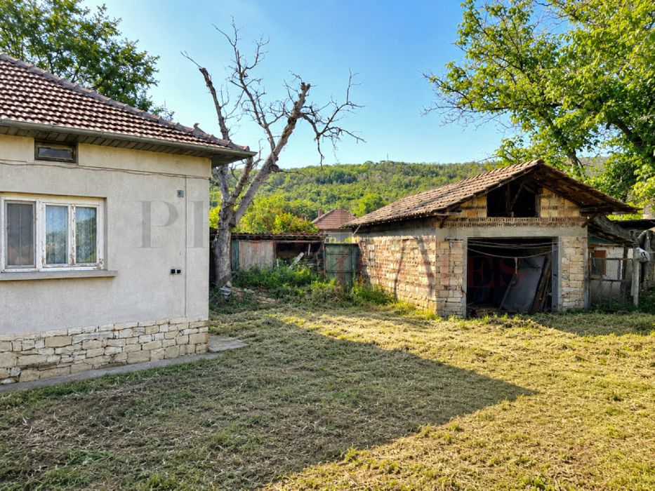 Продажба Къща гр. Горна Оряховица - с. Драганово 101m² и двор 2388m²