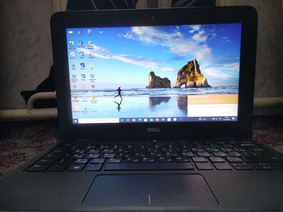 Dell ноутбук продам все роботает и + мыщка и коврик не лагает не тормо